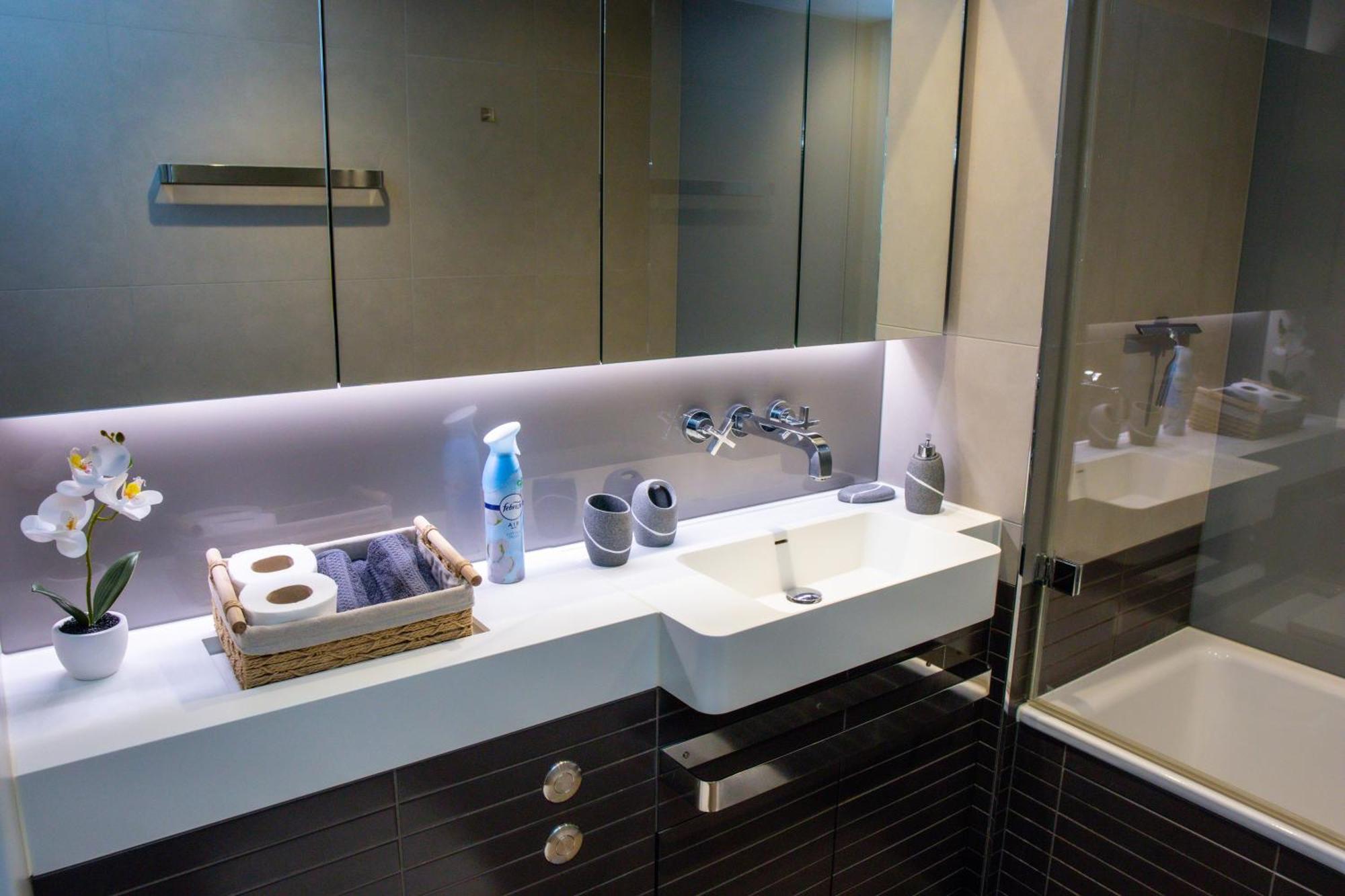 Luxury Steps From Battersea Power St And Close To Victoria & Chelsea Apartment London