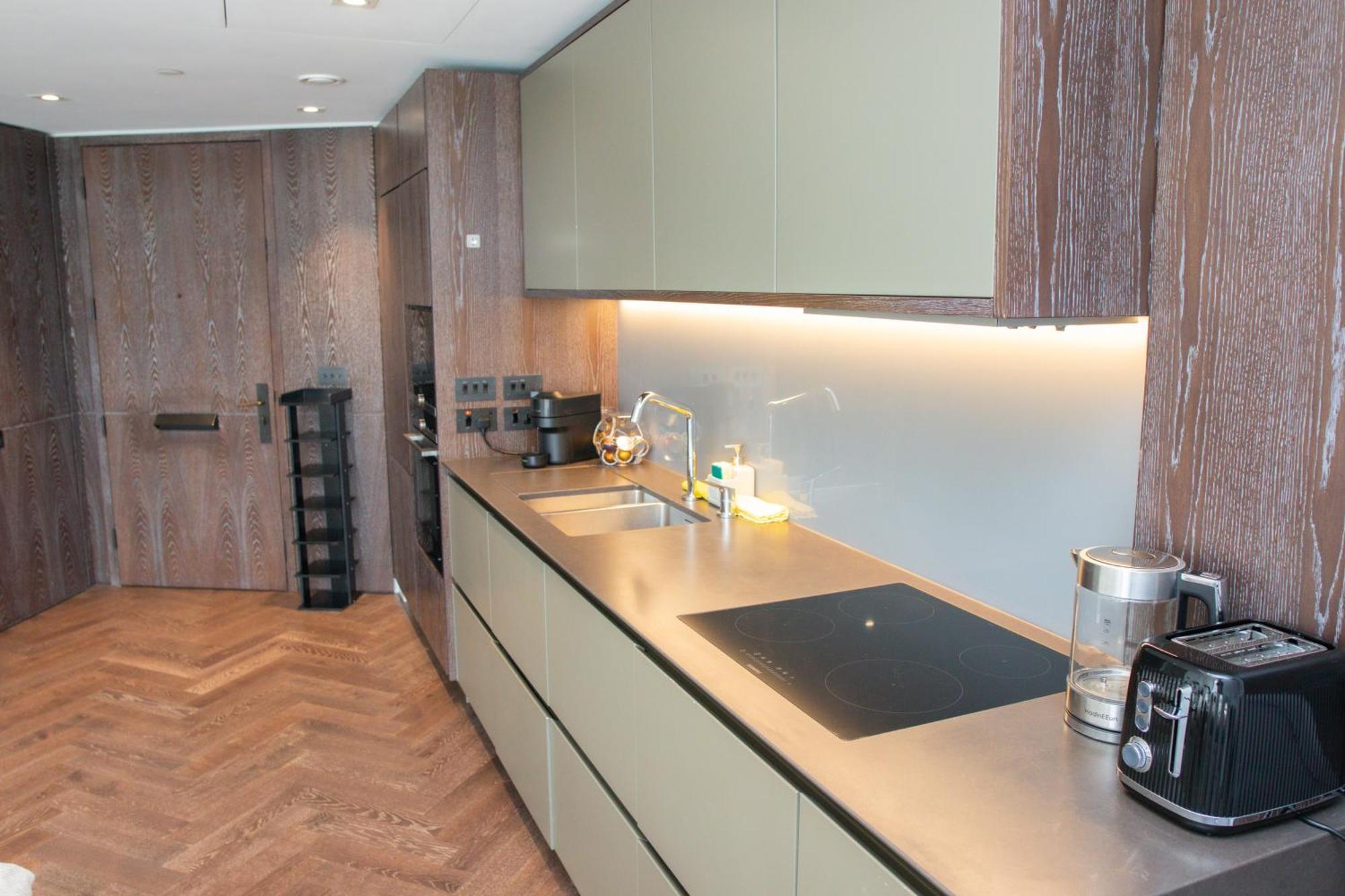 Luxury Steps From Battersea Power St And Close To Victoria & Chelsea Apartment London
