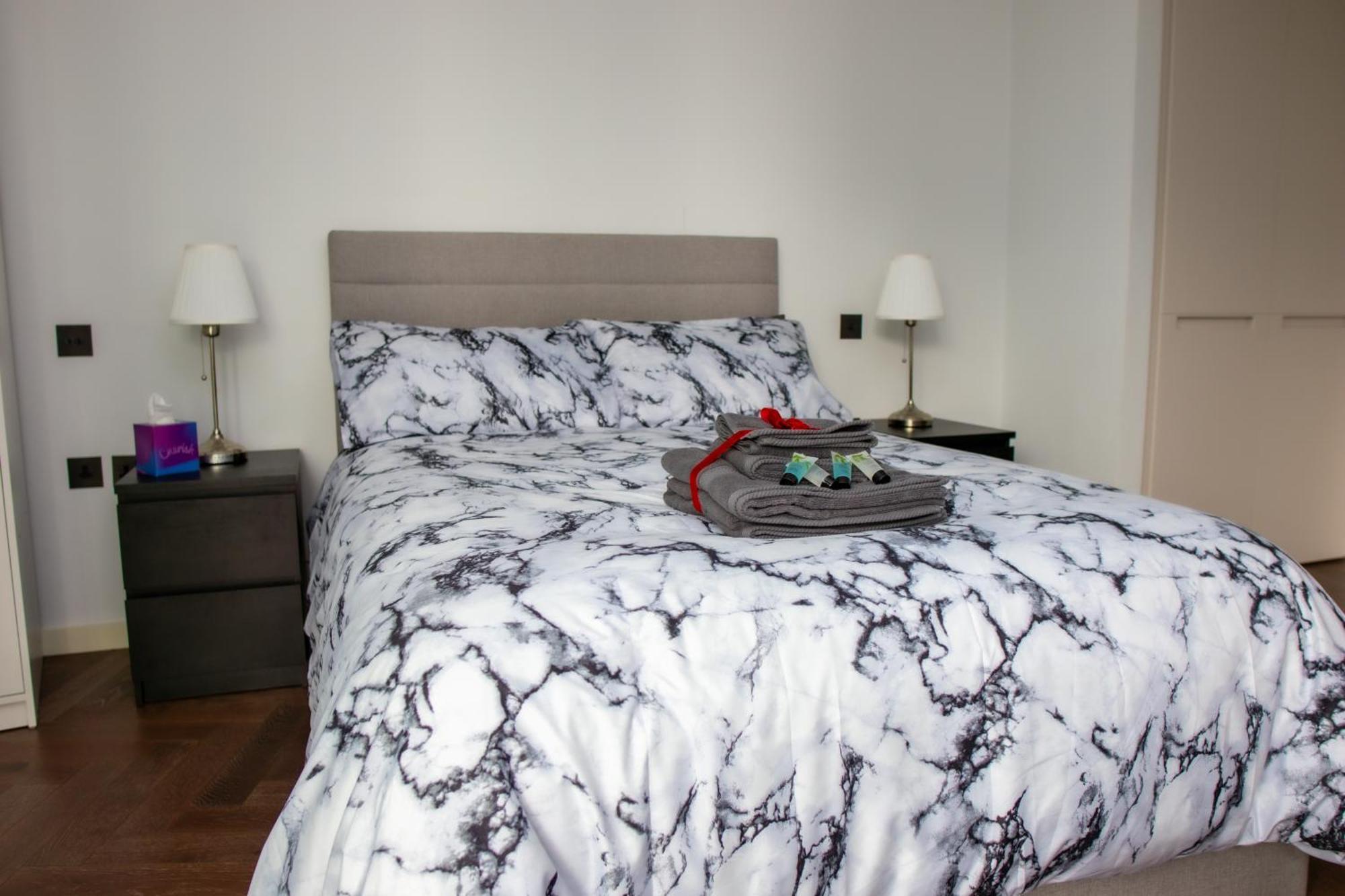 Luxury Steps From Battersea Power St And Close To Victoria & Chelsea London