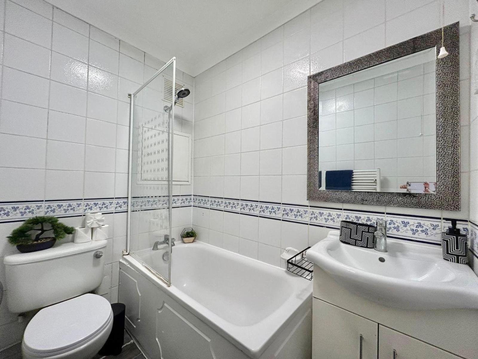 Beautiful Family Near Park Lane Apartment *