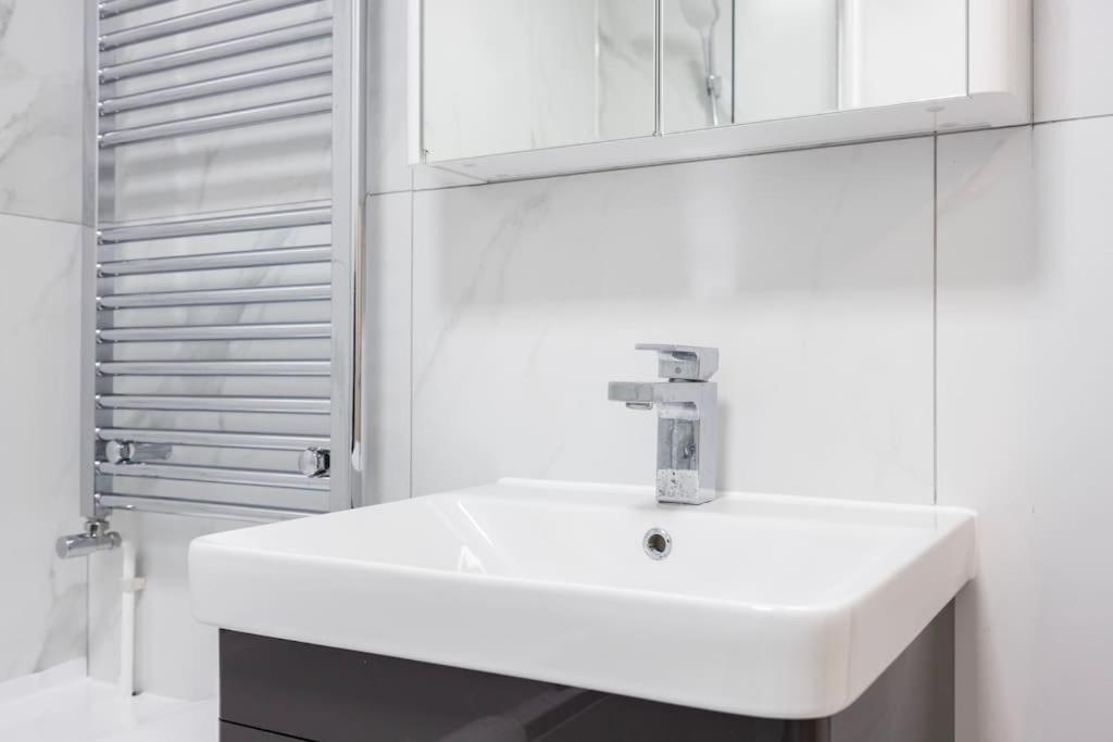 Apartment Spacious 2br Gem - Close To Clapham Junction *