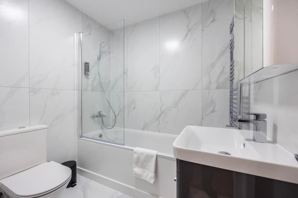 Spacious 2br Gem - Close To Clapham Junction Apartment *