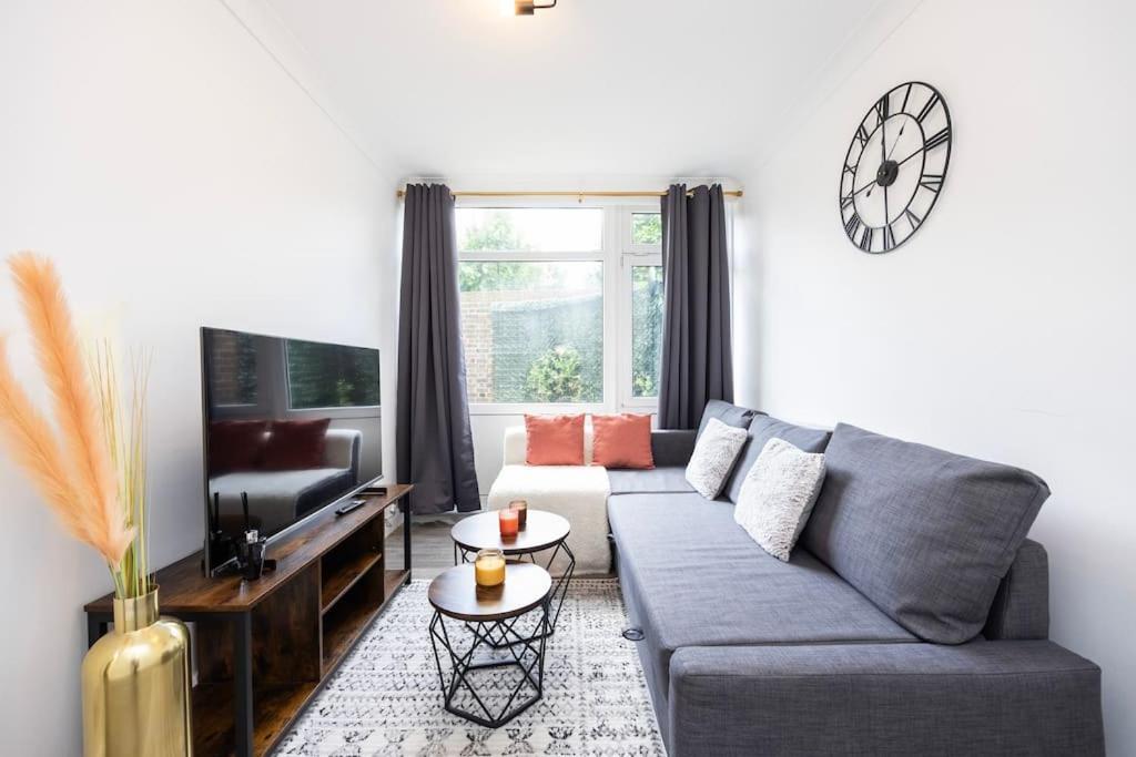 Apartment Spacious 2br Gem - Close To Clapham Junction London