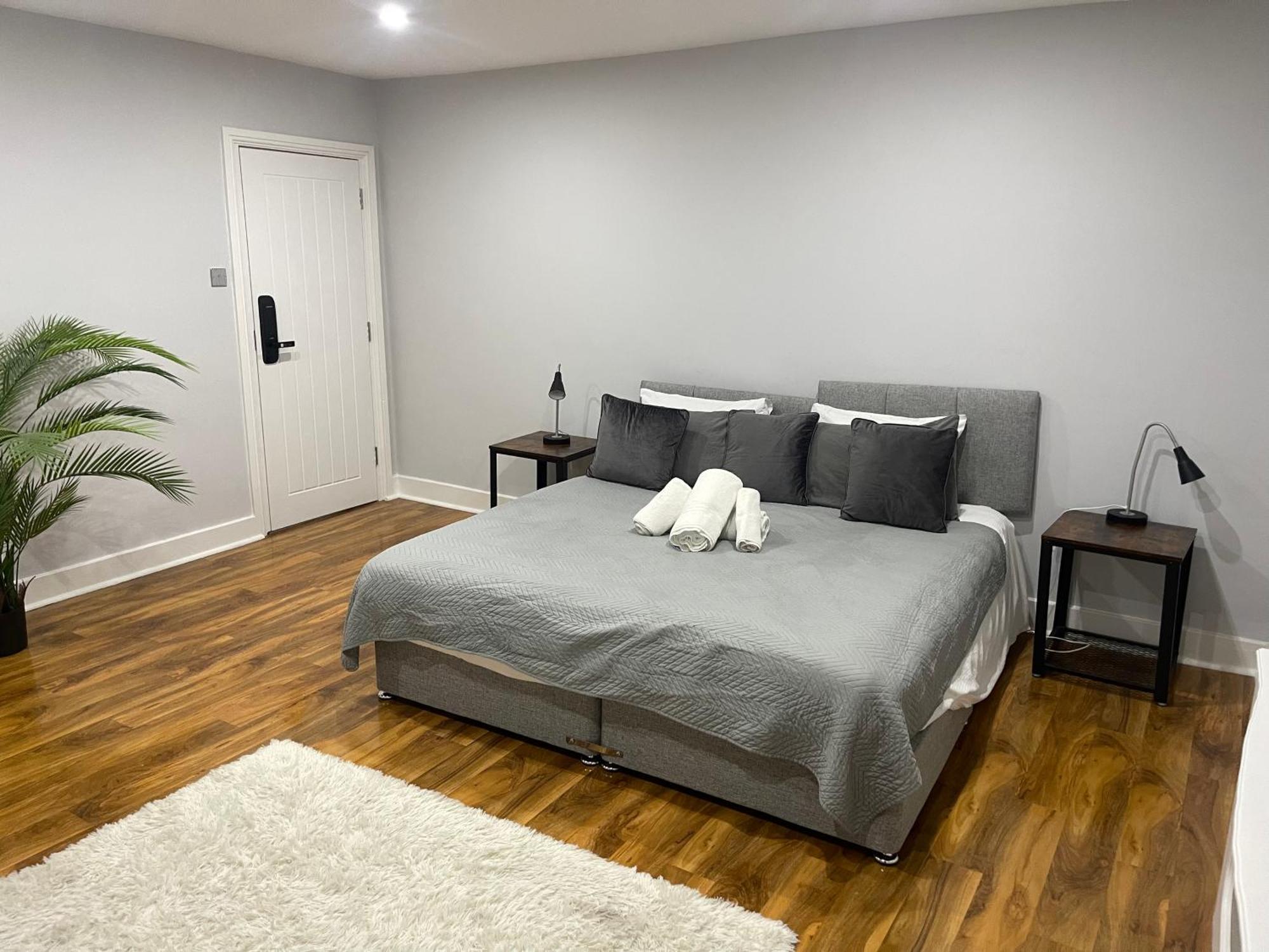 Platinum Gardens Apartment *