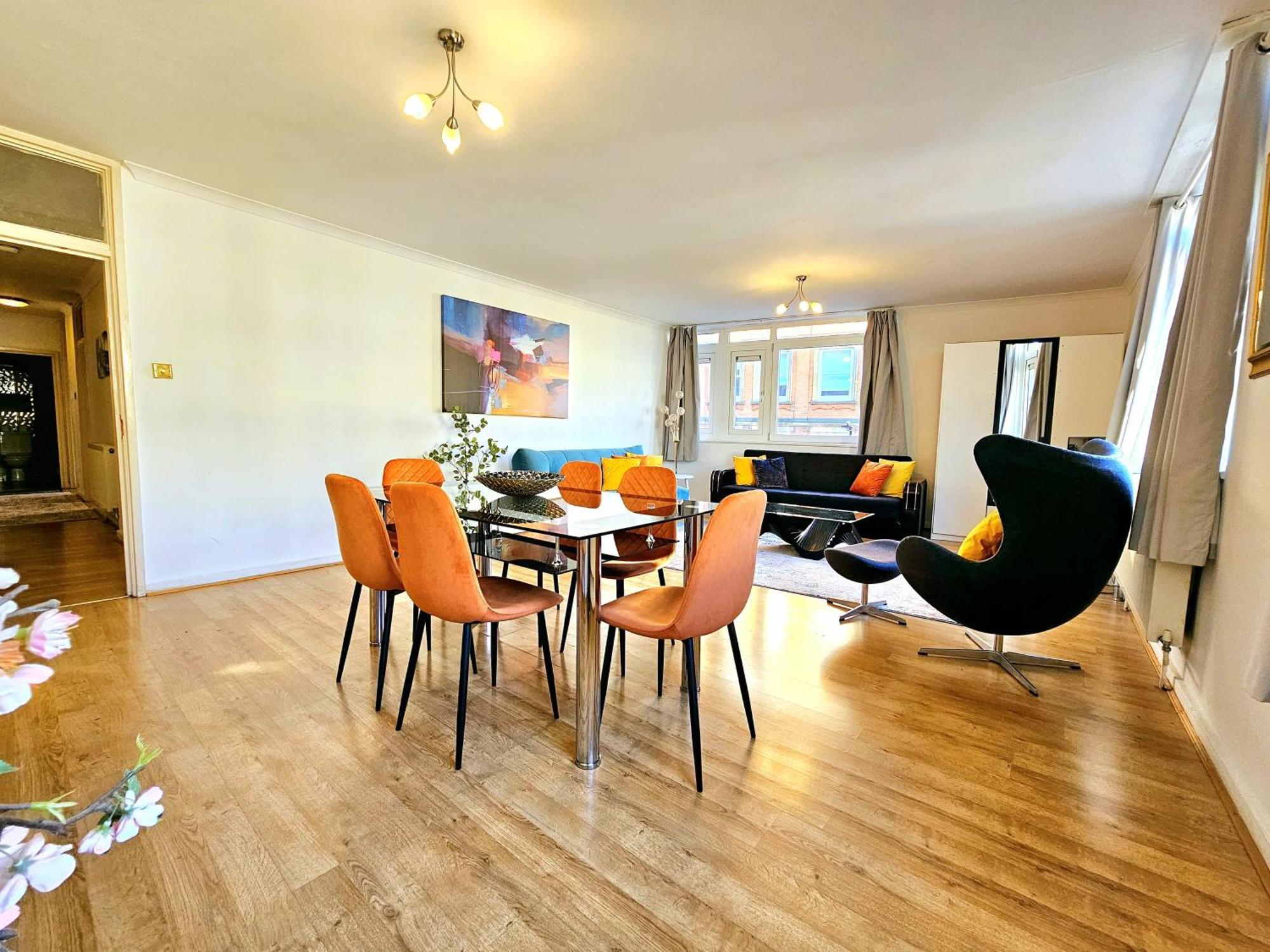 Bright & Spacious In Building With Lift, Right Next To Bayswater Station - Walk To Kensington Palace, Hyde Park, Little Venice & Notting Hill Apartamento