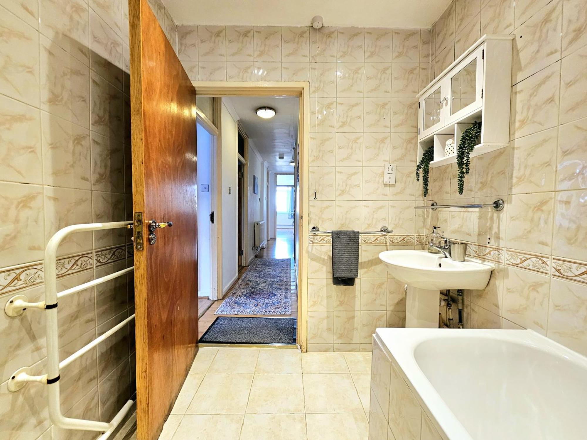Bright & Spacious In Building With Lift, Right Next To Bayswater Station - Walk To Kensington Palace, Hyde Park, Little Venice & Notting Hill * Londres
