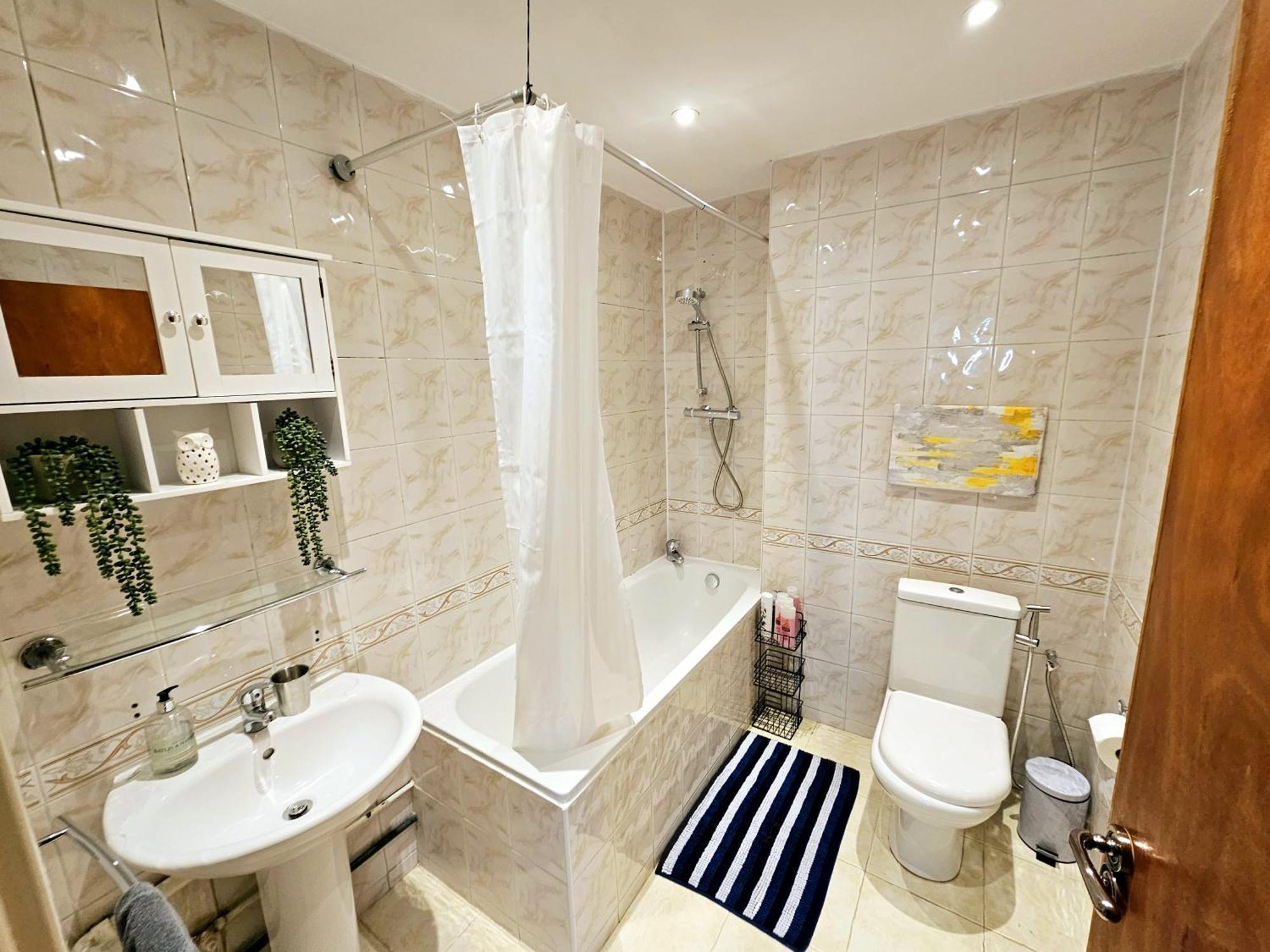 Bright & Spacious In Building With Lift, Right Next To Bayswater Station - Walk To Kensington Palace, Hyde Park, Little Venice & Notting Hill Apartamento *