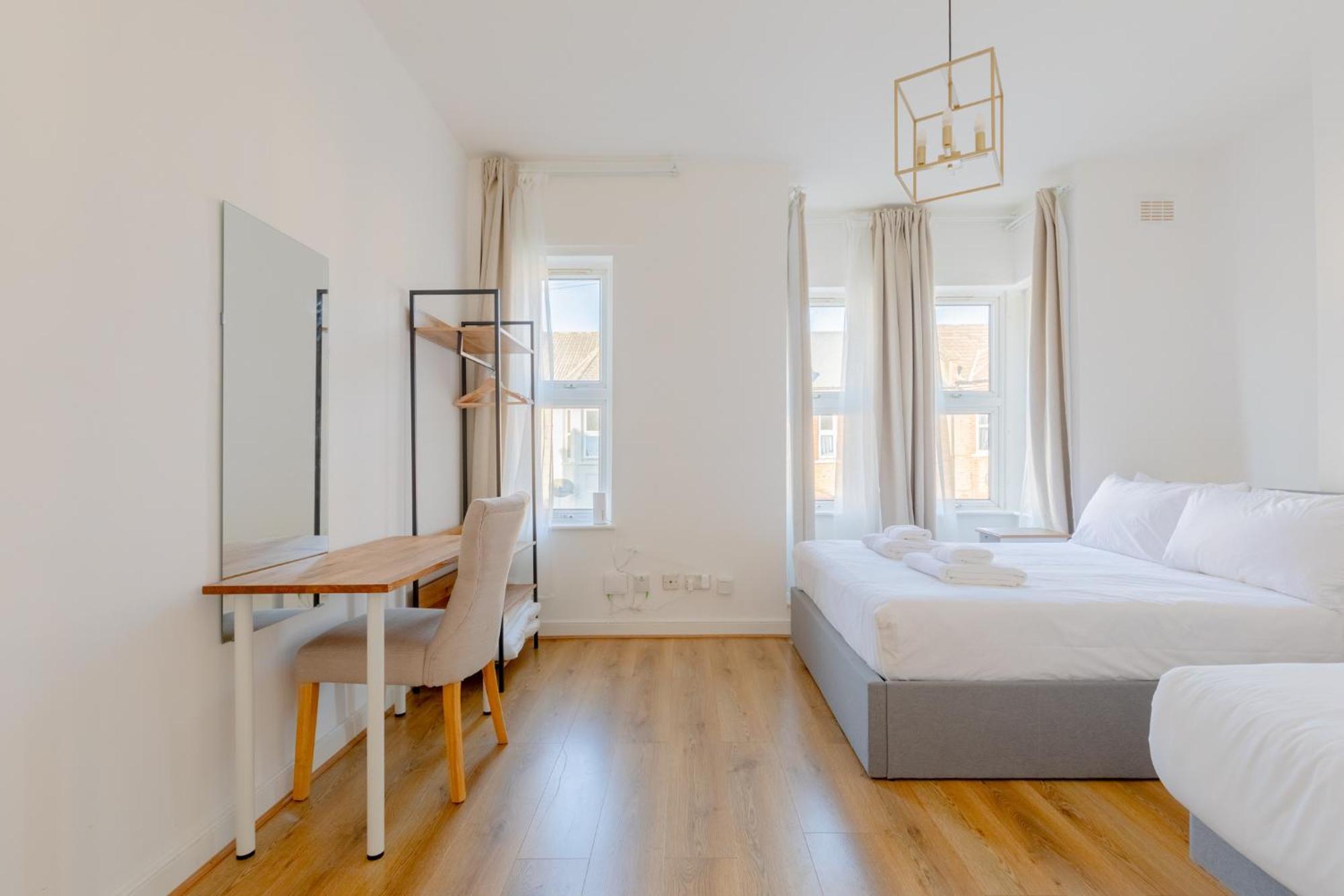 Spacious 2bd Flat Short Walk From Excel Apartment London