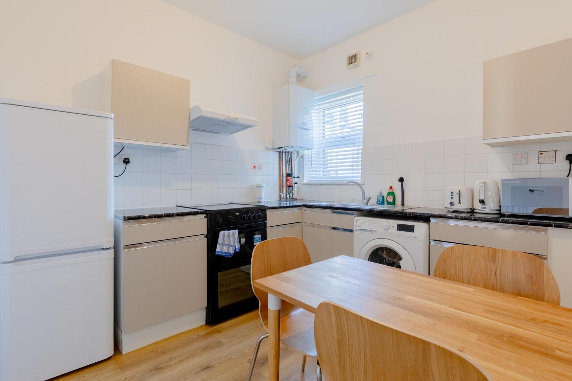 Spacious 2bd Flat Short Walk From Excel London