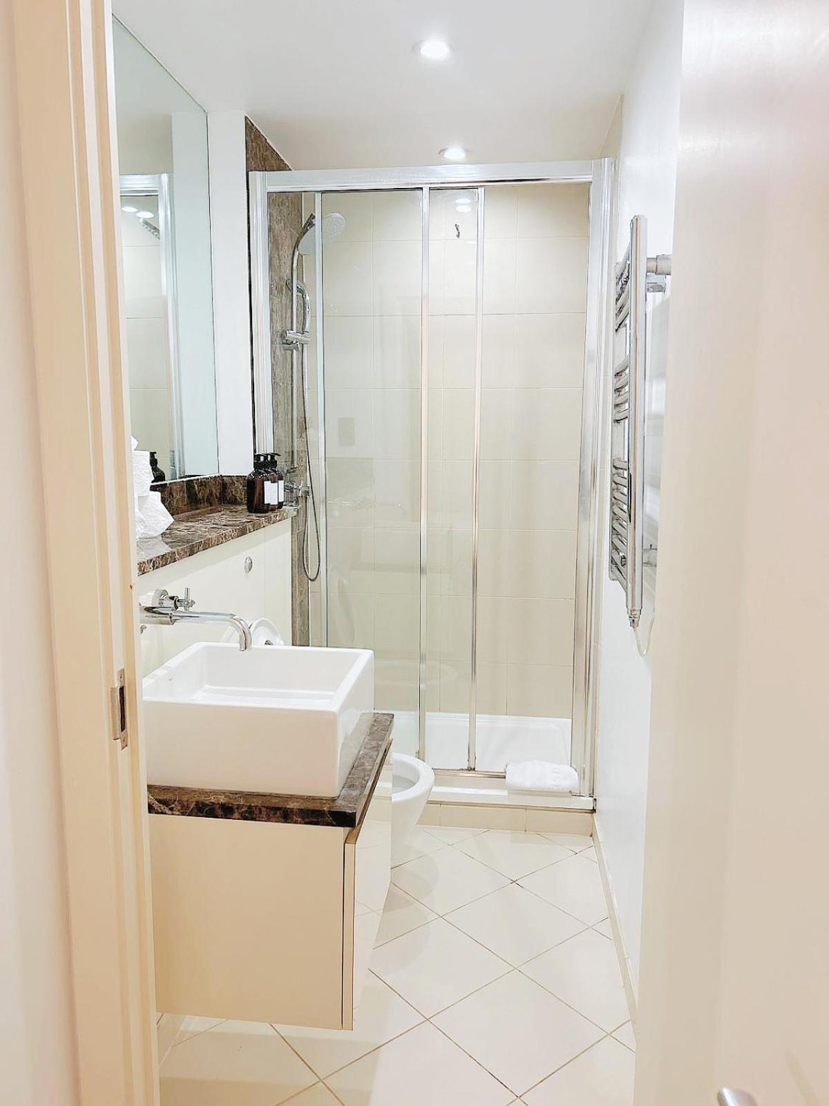 Apartment Luxury 2-bed With Stunning Views Near The Shard & Tower Bridge *