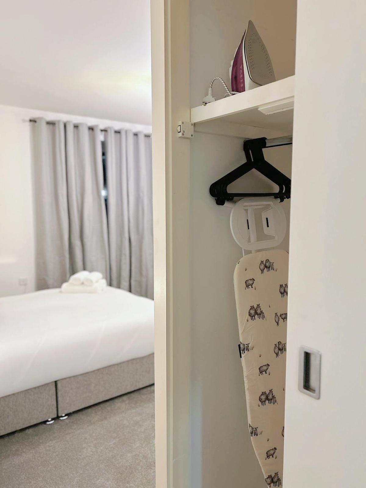 Luxury 2-bed With Stunning Views Near The Shard & Tower Bridge London