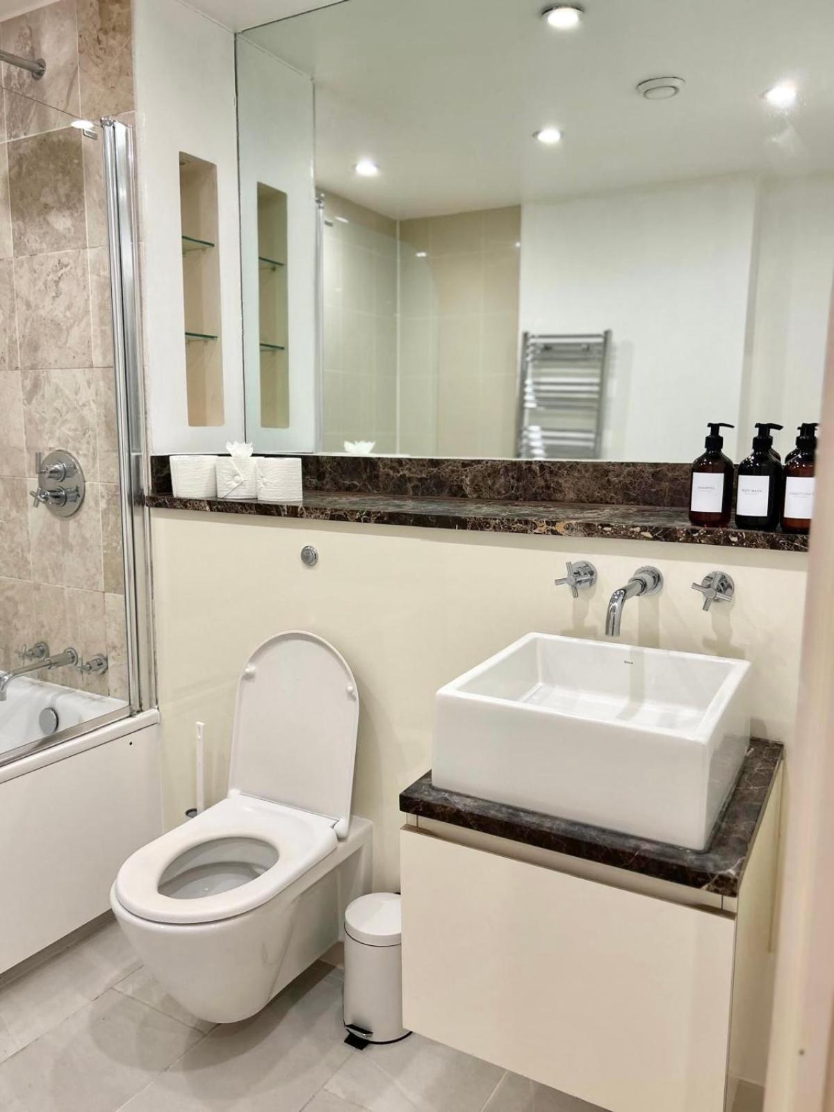 Apartment Luxury 2-bed With Stunning Views Near The Shard & Tower Bridge London