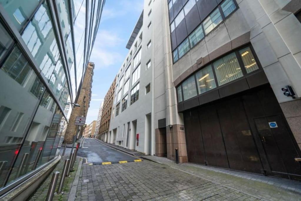 Stylish And Very With Balcony Apartment London