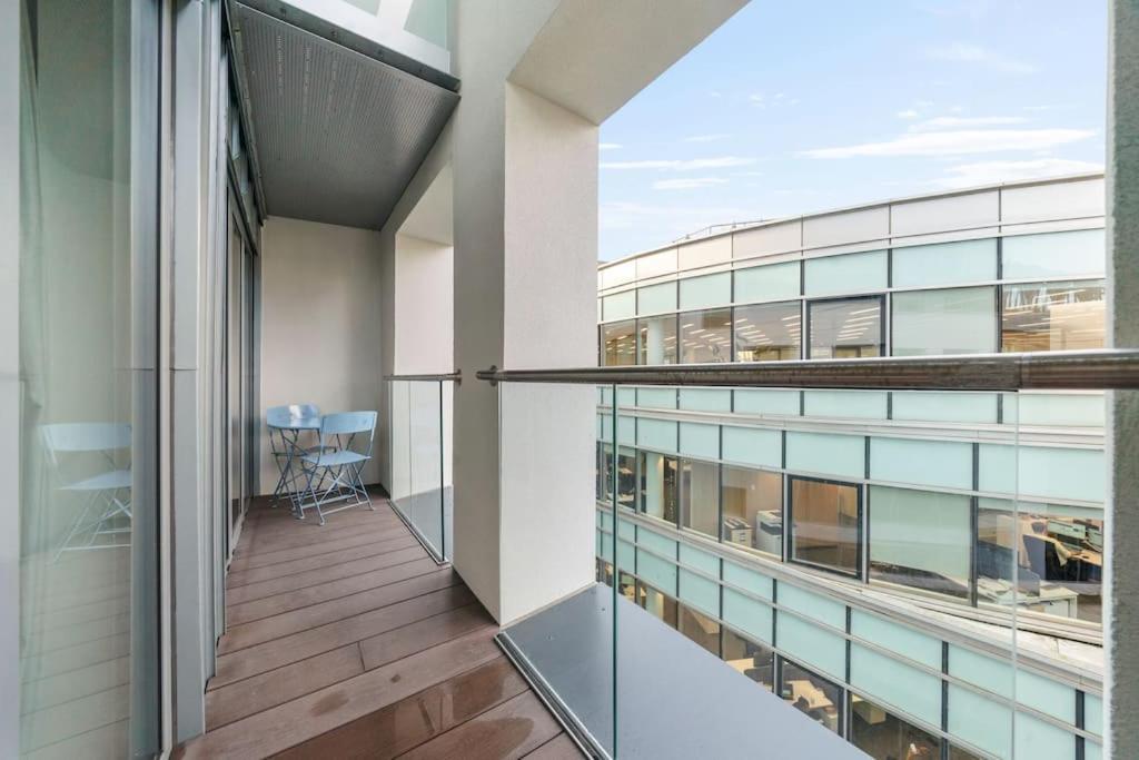 Apartment Stylish And Very With Balcony