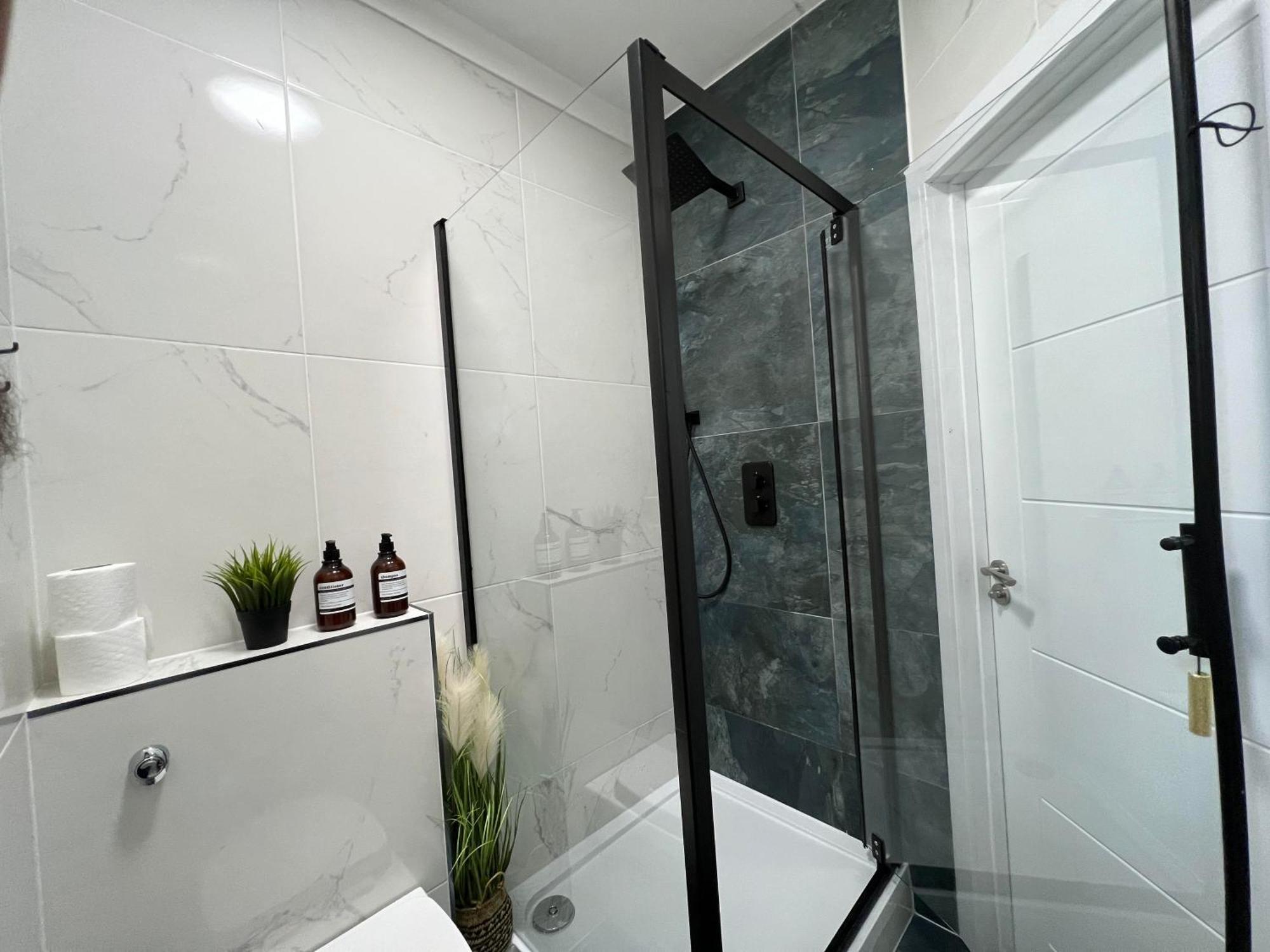 Stylish & Elegant 2-br Flat In Greenwich Apartment