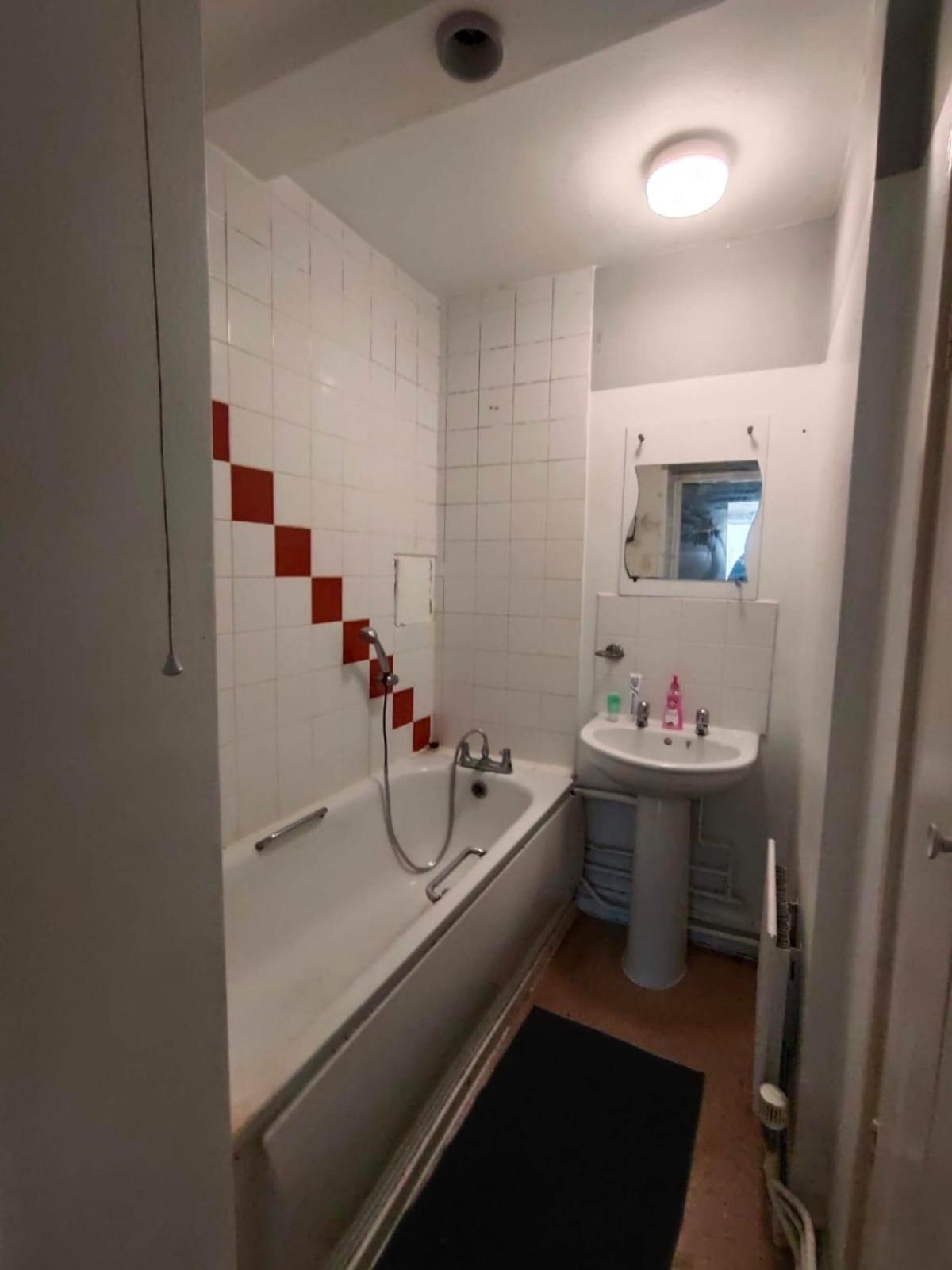 Homestay Canary Private In Shared Flat Great Balcony View London