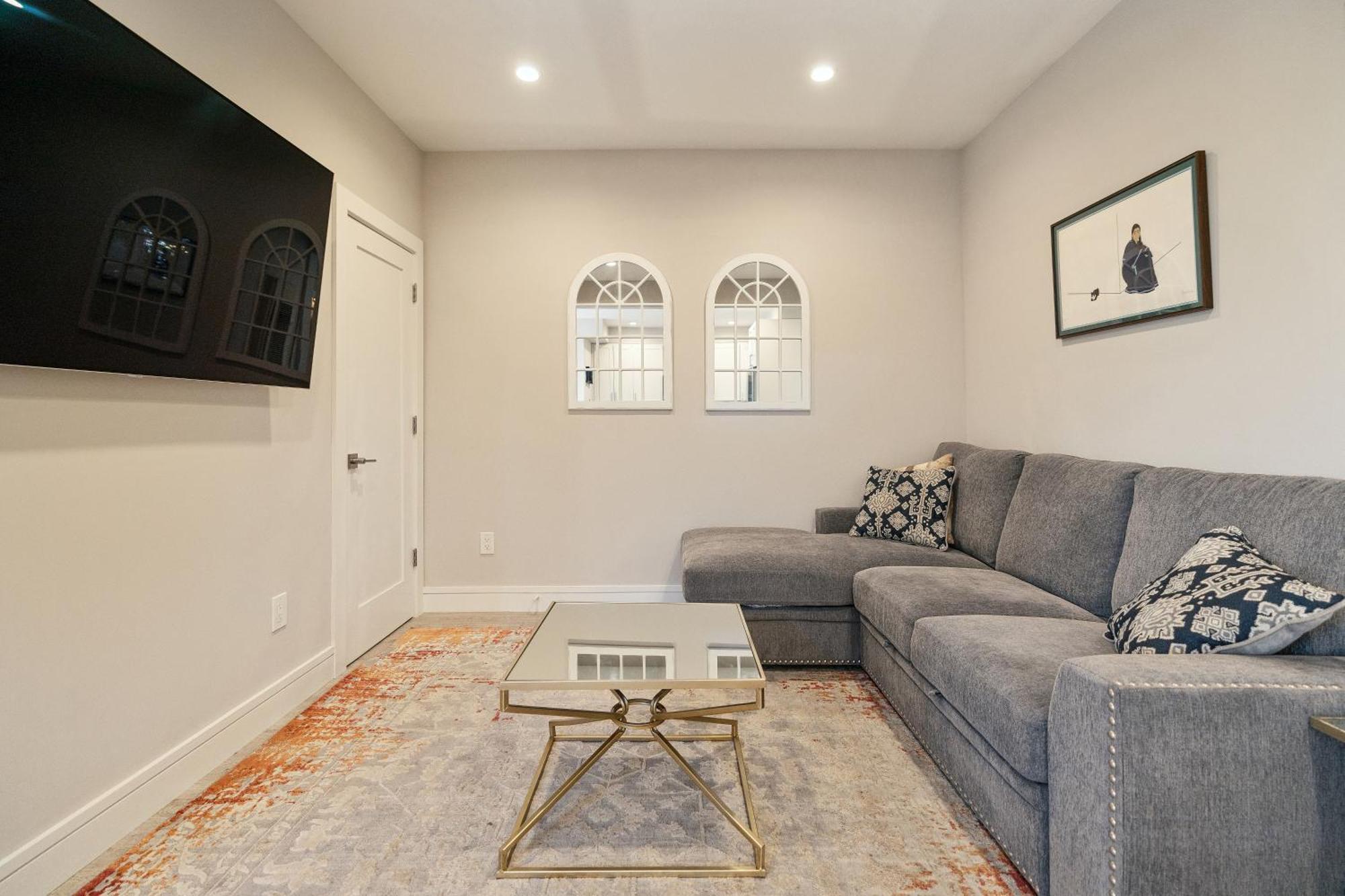 Equator Gate Apartment *