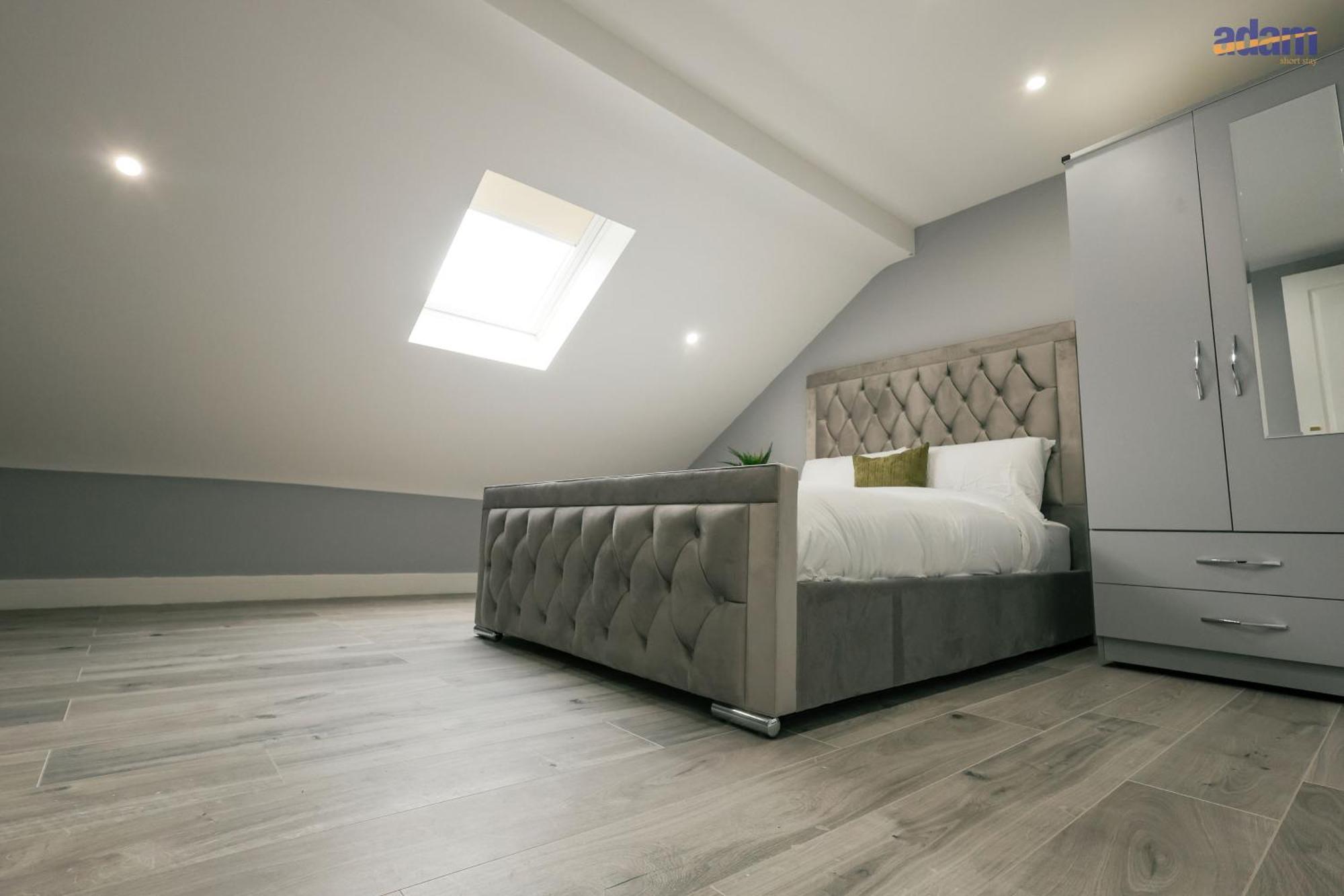 Adam Short Bed & Breakfast London