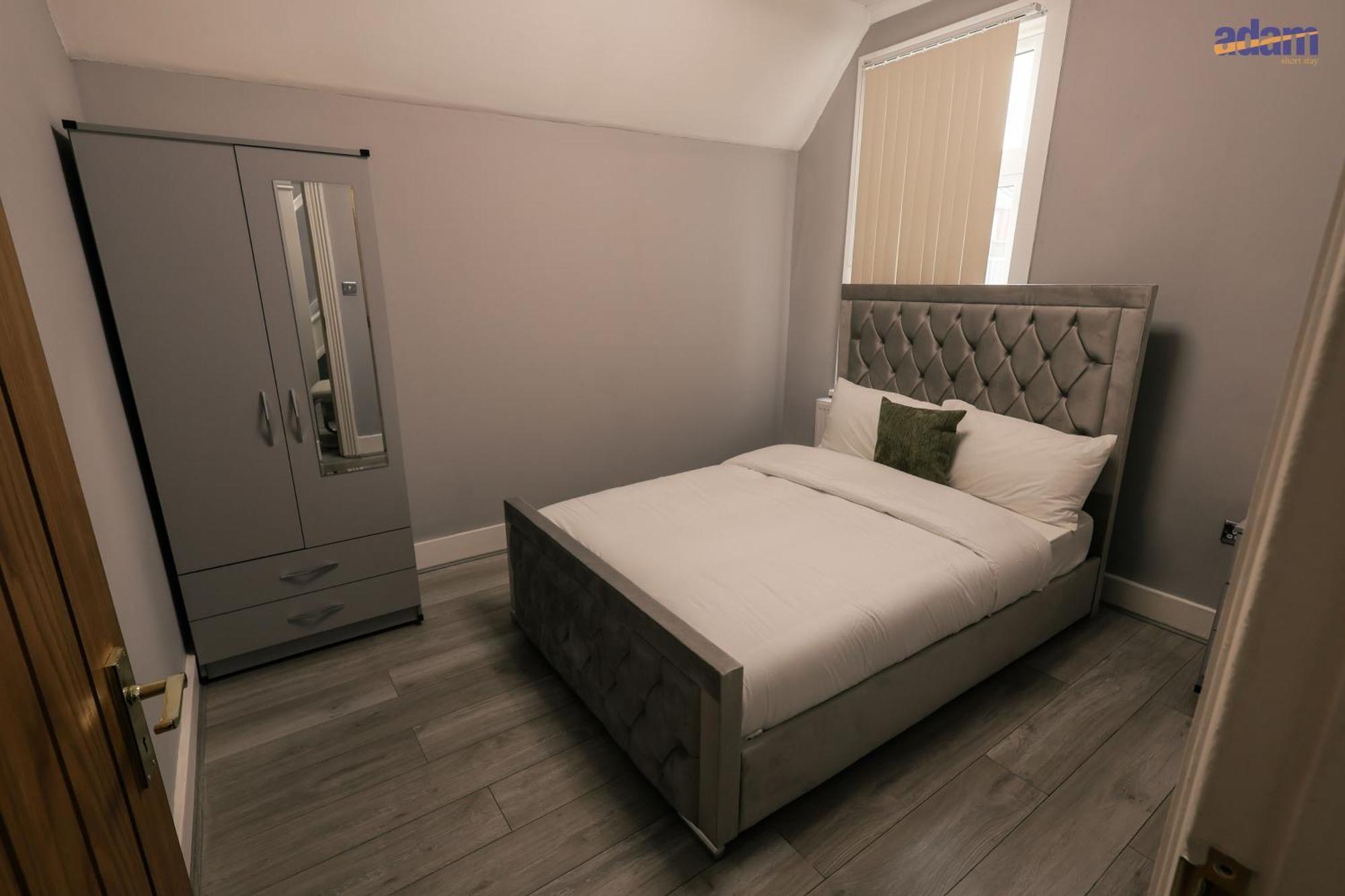 Bed & Breakfast Adam Short