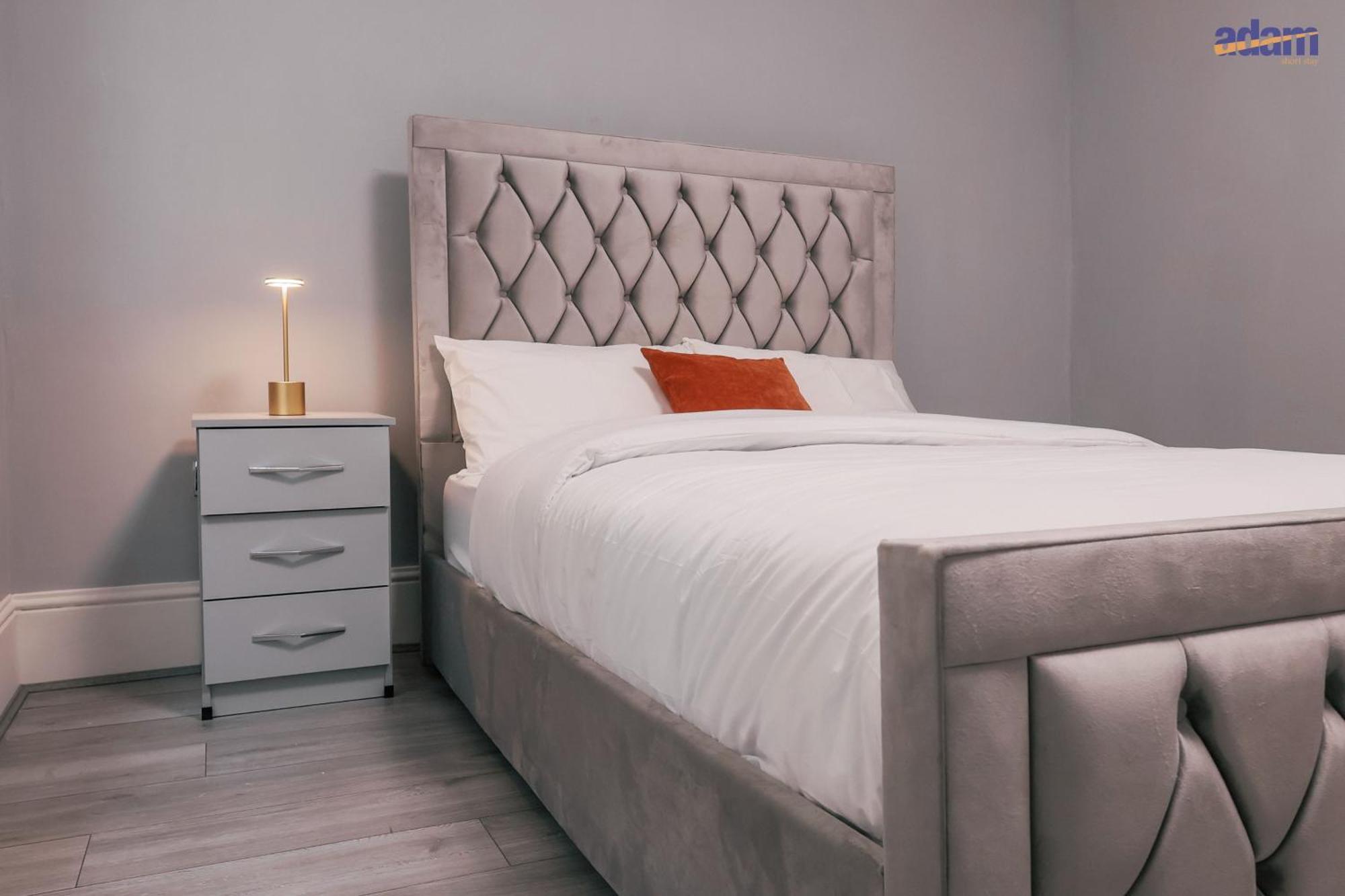 Adam Short Bed & Breakfast London