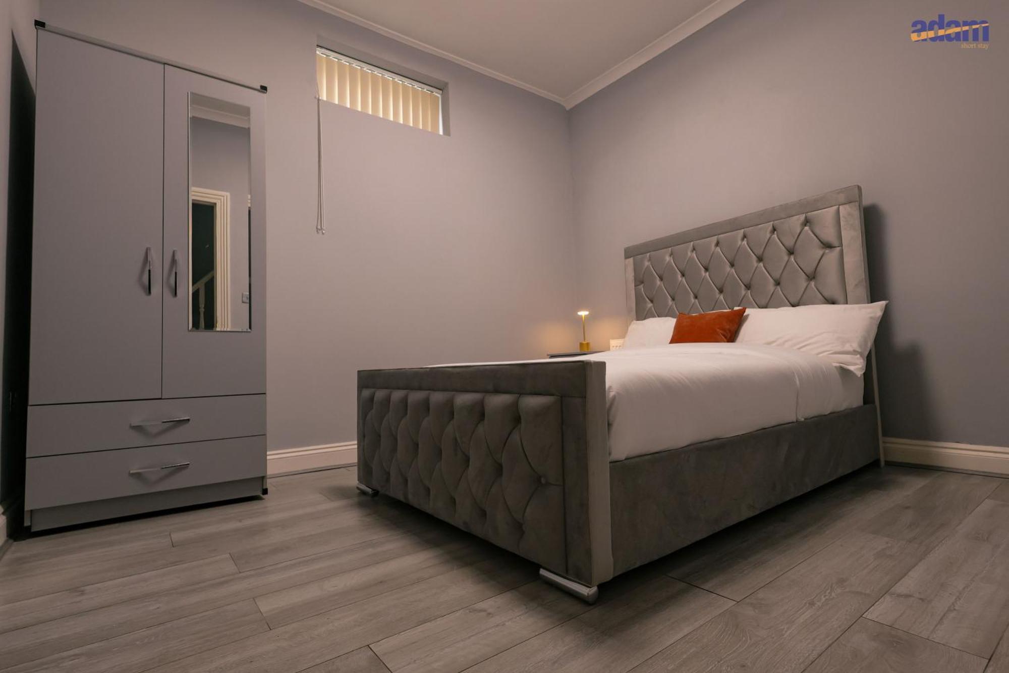 Bed & Breakfast Adam Short