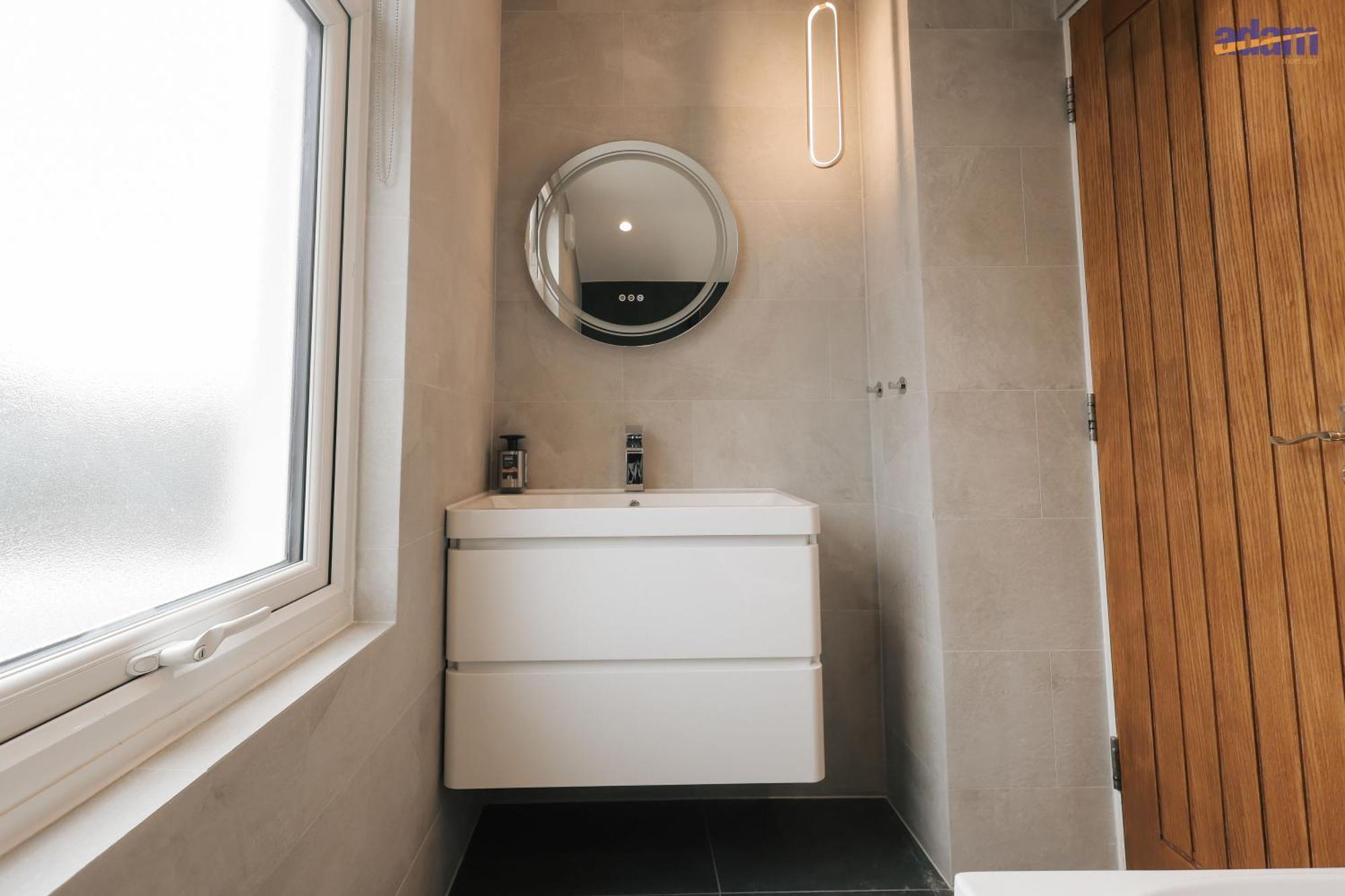 Adam Short Bed & Breakfast London