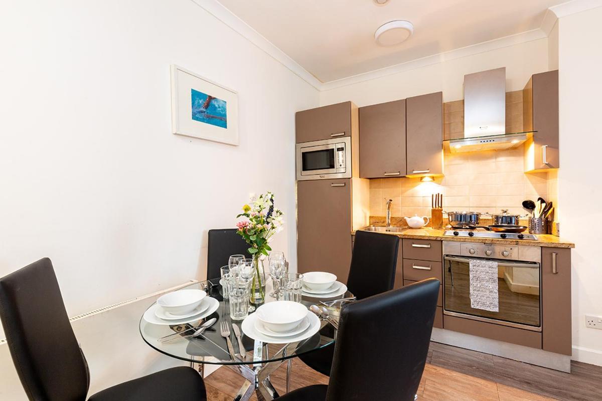 Blue Star Apartment *