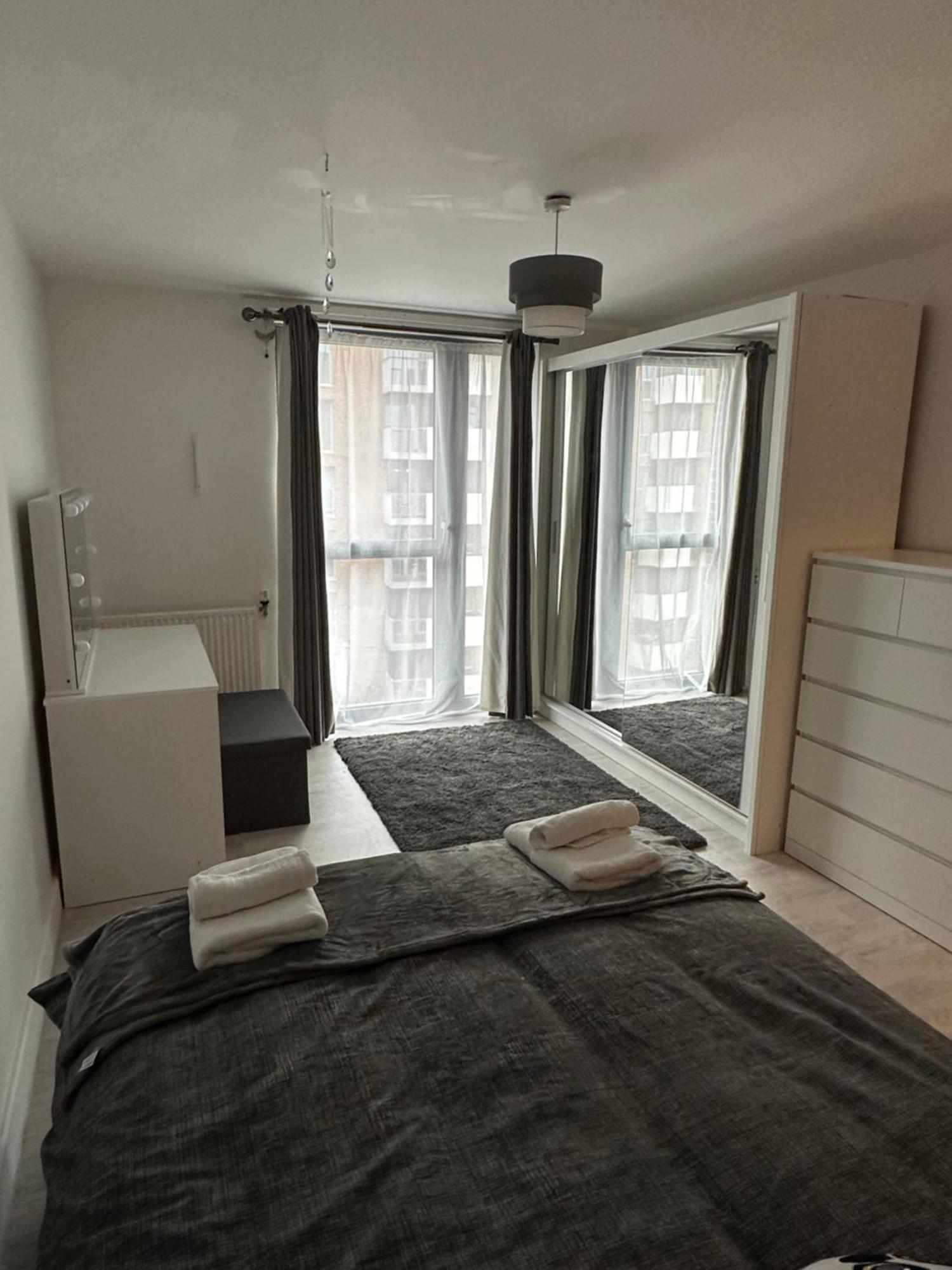 Flat In - Excel,o2,city Airport Apartment London