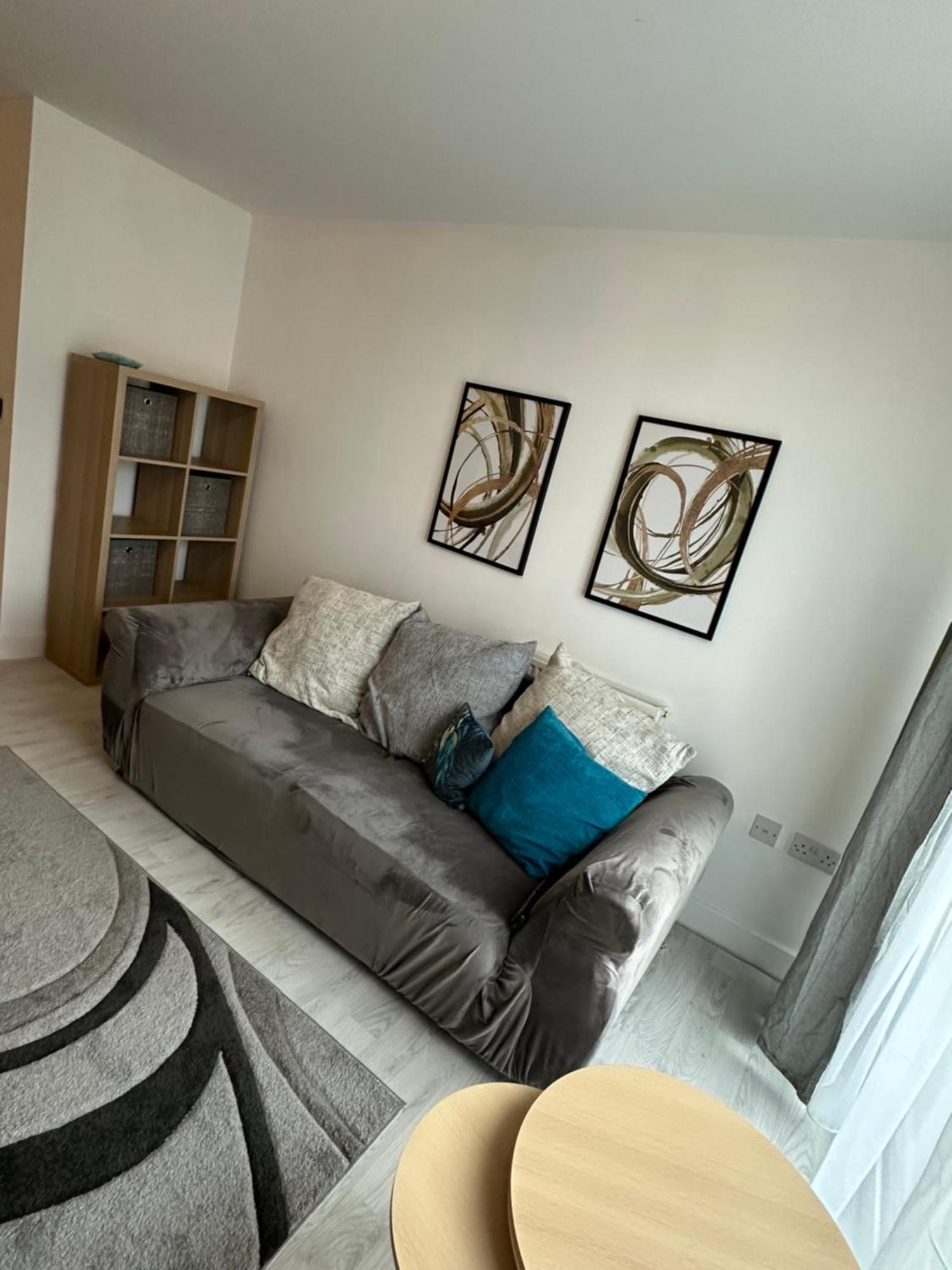 Apartment Flat In - Excel,o2,city Airport *