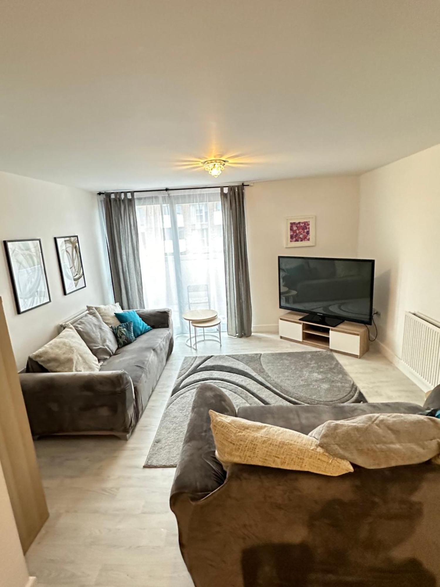 Flat In - Excel,o2,city Airport Apartment London