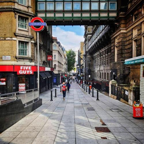 Feel Like In London, Bank Payment Within 24h From The Reservation Apartment *