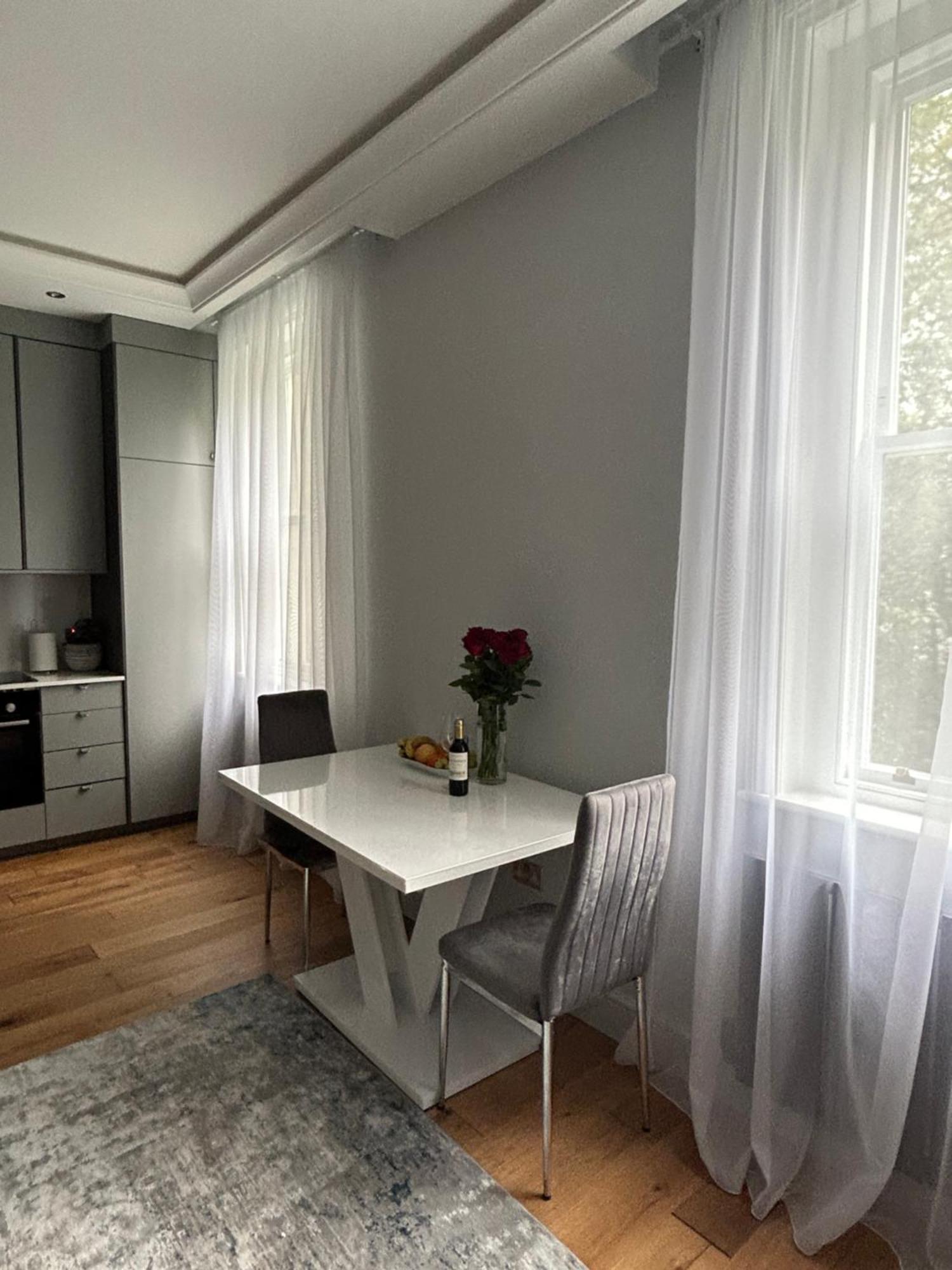 Apartment Stylish One Bed Flat In Paddington Pool And Gym Next Door Free Secure Underground Parking Nearby London