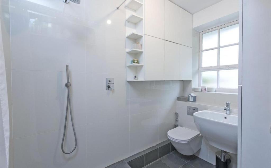 Battersea 2 Bedroom 2 Toilet Flat Apartment London