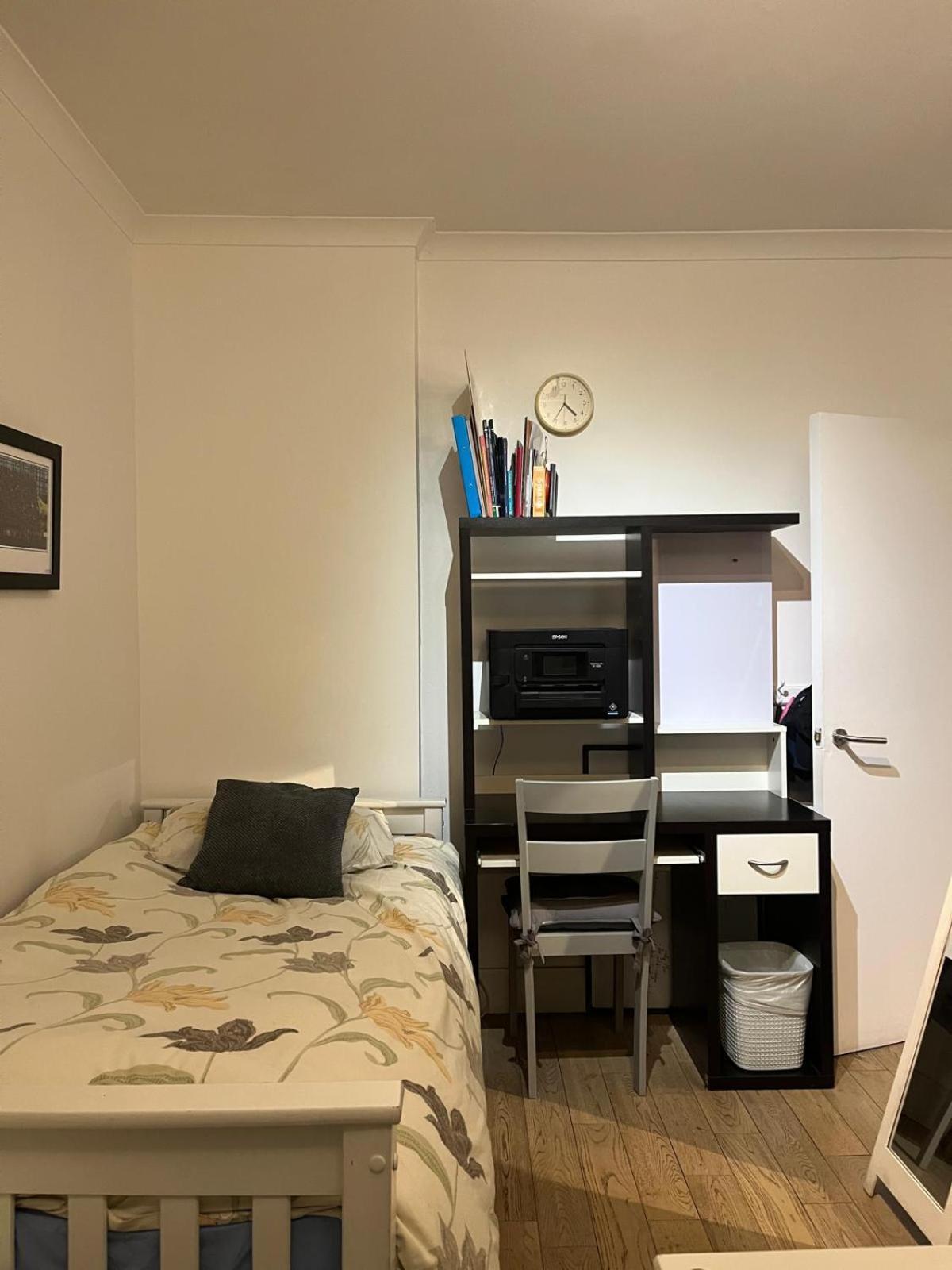 Battersea 2 Bedroom 2 Toilet Flat *