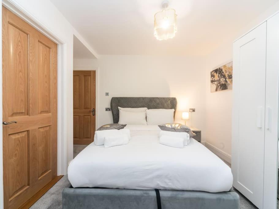 Londons Luxury Pad Apartment