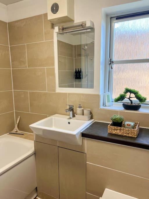 Cosy & Modern Flat In Islington- 15 Minute Walk From Emirates Stadium Apartment *