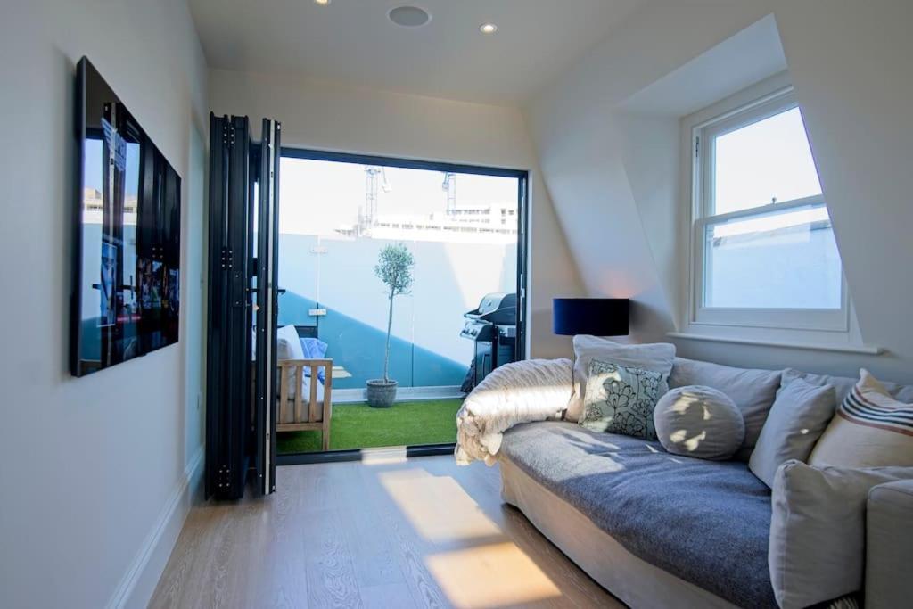 Luxurious 2-bedroom With Rooftop Terrace, Gourmet Kitchen & Fireplace Londres