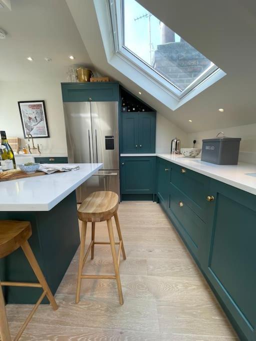 Luxurious 2-bedroom With Rooftop Terrace, Gourmet Kitchen & Fireplace Londres