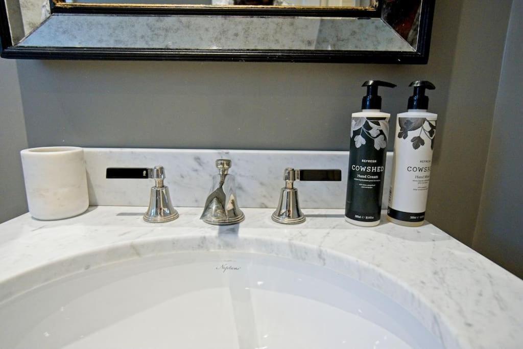 Luxurious 2-bedroom With Rooftop Terrace, Gourmet Kitchen & Fireplace Apartamento