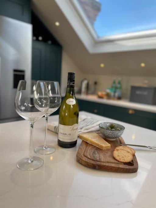 Apartamento Luxurious 2-bedroom With Rooftop Terrace, Gourmet Kitchen & Fireplace *