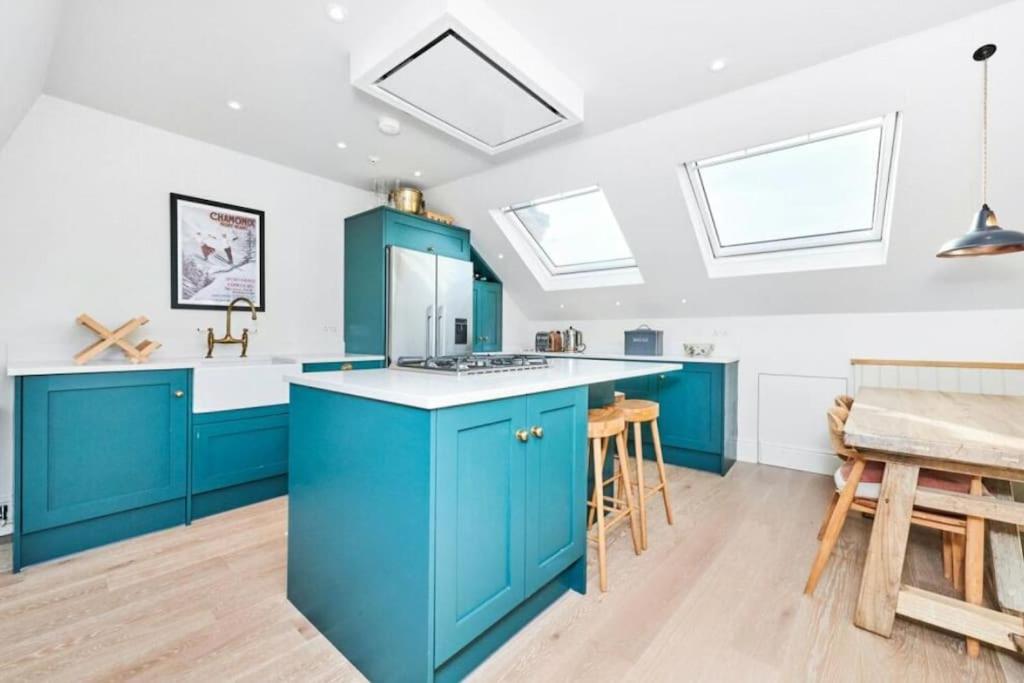 Luxurious 2-bedroom With Rooftop Terrace, Gourmet Kitchen & Fireplace Apartamento