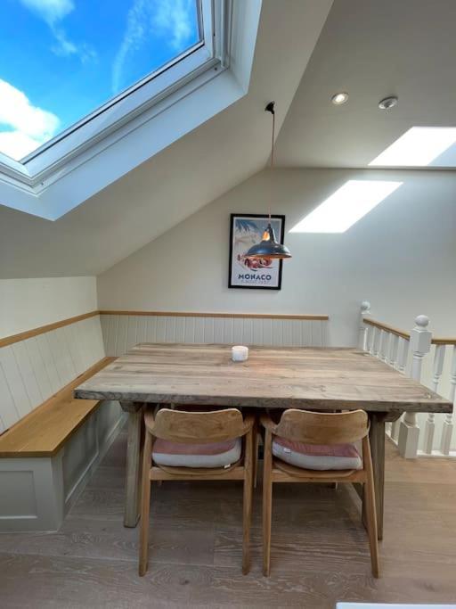 Apartamento Luxurious 2-bedroom With Rooftop Terrace, Gourmet Kitchen & Fireplace