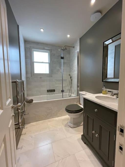 Luxurious 2-bedroom With Rooftop Terrace, Gourmet Kitchen & Fireplace Apartamento