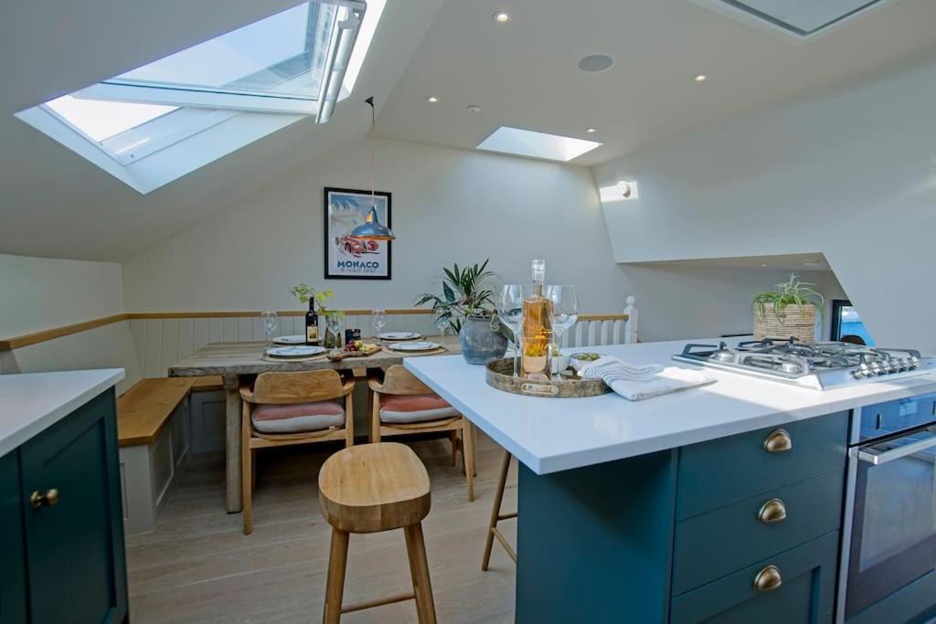 Apartamento Luxurious 2-bedroom With Rooftop Terrace, Gourmet Kitchen & Fireplace