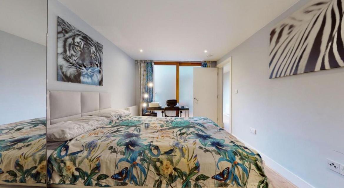 Modern Near Regents Park Apartment