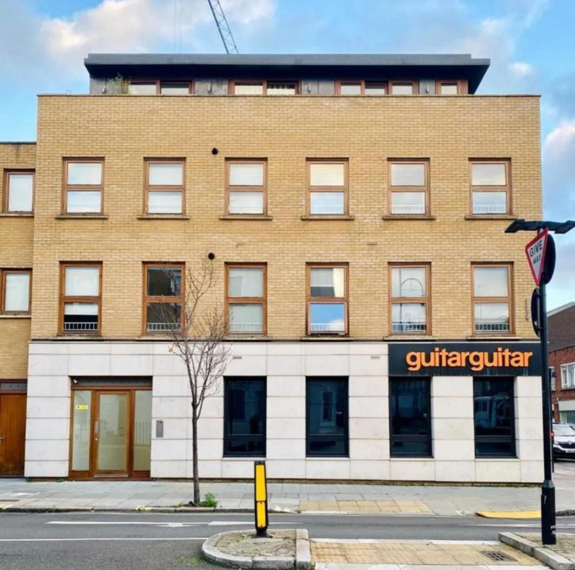 Modern Near Regents Park Apartment
