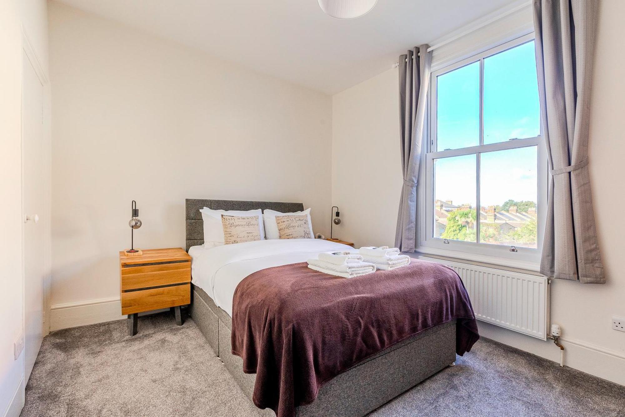 Peaceful 2br Multilvl In Streatham * London