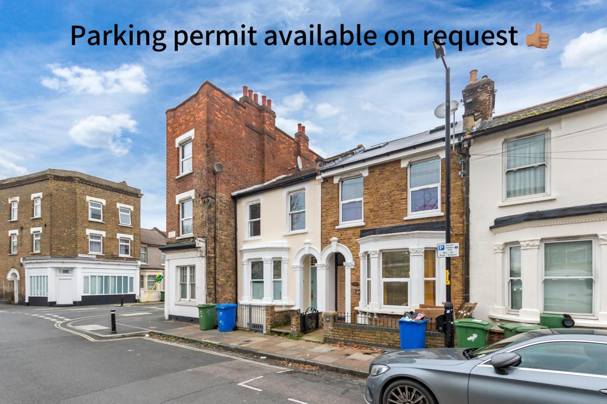 Apartment Large & Stunning 2 Bed Flat In Zone 2- 15 Minutes From With Garden & Parking! 20 Percent Off Long Stays! 5 Separate Beds & Sleeps 6! Instant Book! Self-check-in!