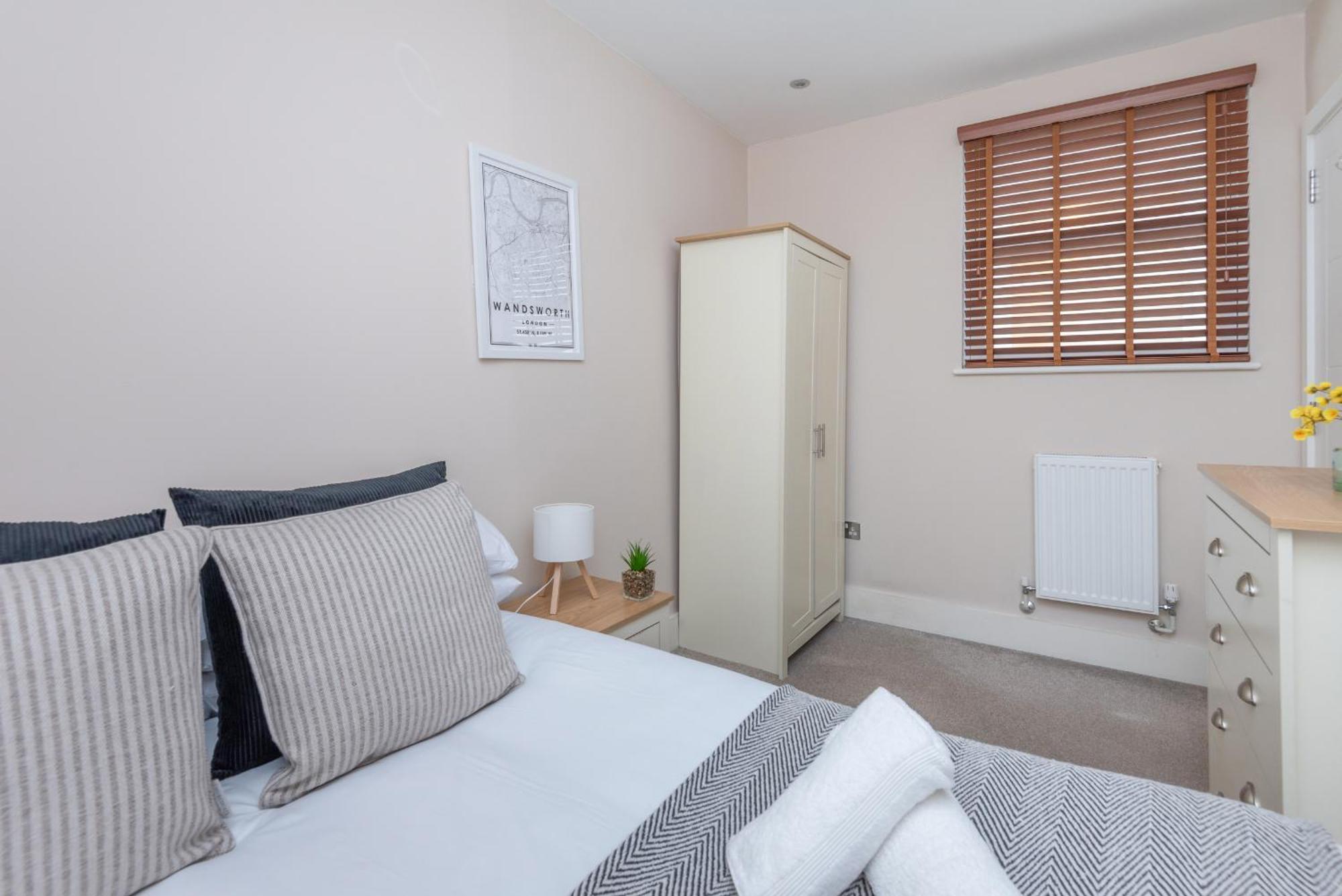 Modern Flat With Balcony Next To Station By Cto Serviced London