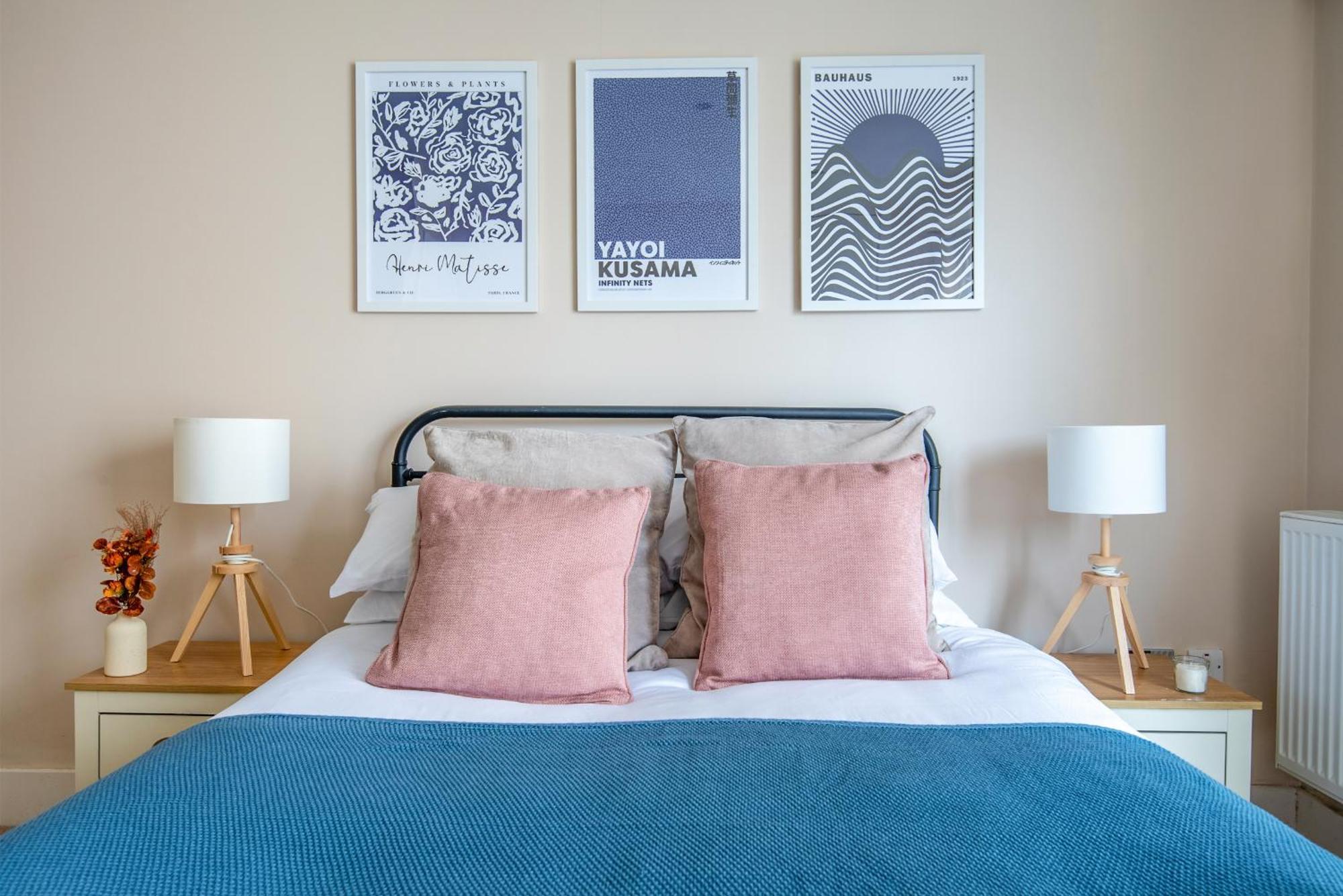 Modern Flat With Balcony Next To Station By Cto Serviced Apartment